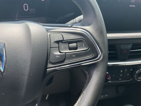 Used 2025 Buick Encore GX Preferred FWD image 25