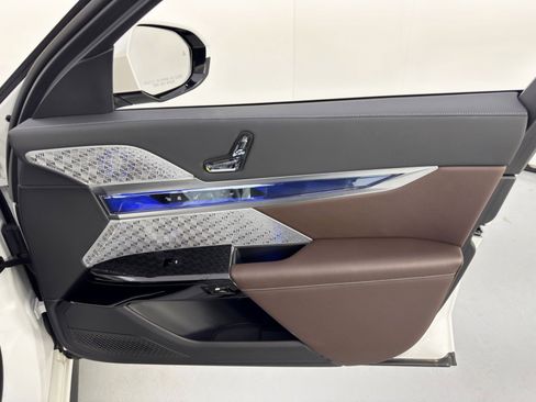 Used 2023 BMW i7 xDrive60 w/ Executive Package 2 image 54