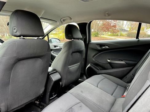 Used 2018 Chevrolet Cruze LT w/ Convenience Package image 16