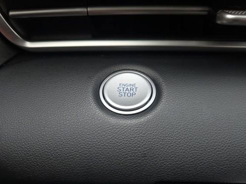 Used 2022 Hyundai Elantra SEL image 17