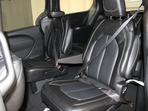 Used 2025 Chrysler Pacifica Select FWD image 35