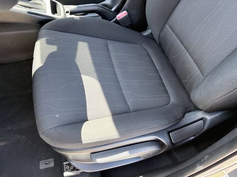 Used 2025 Hyundai Venue SE FWD image 10