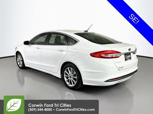 Used 2017 Ford Fusion SE w/ Fusion SE Technology Package FWD image 11