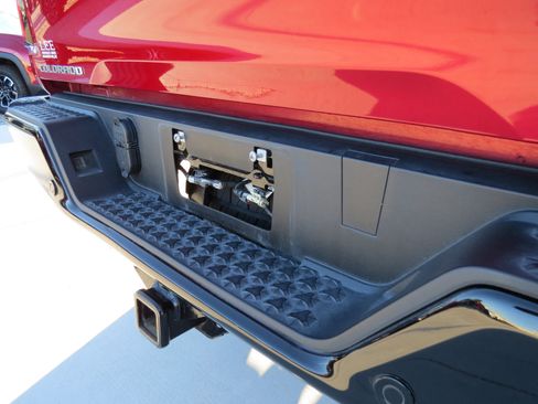 Used 2024 Chevrolet Colorado Z71 w/ Z71 Convenience Package 2 image 10