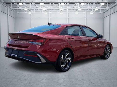 Certified 2025 Hyundai Elantra Sport FWD image 4
