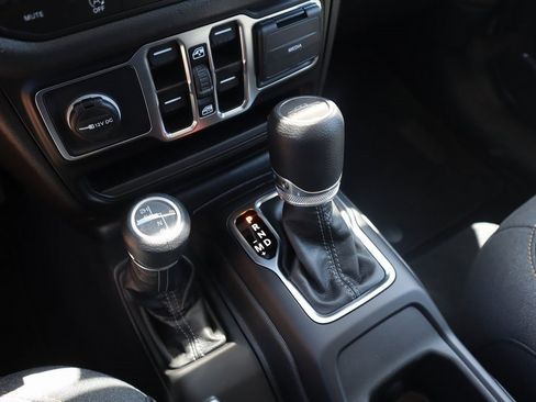 New 2025 Jeep Gladiator Sport image 7