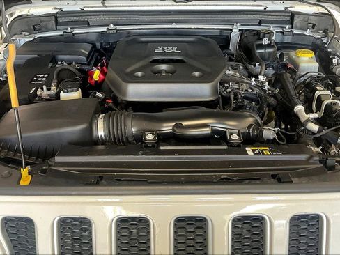 Used 2020 Jeep Wrangler Unlimited Sahara AWD/4WD image 26