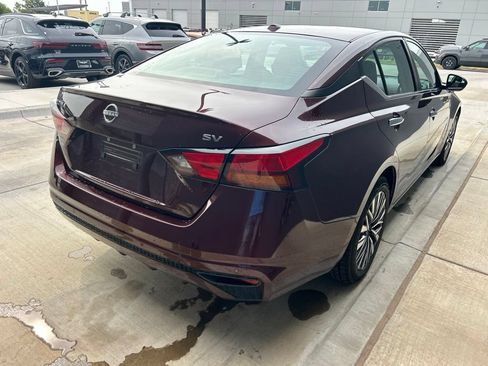 Used 2024 Nissan Altima 2.5 SV FWD image 4