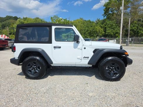 Used 2024 Jeep Wrangler Sport AWD/4WD image 5