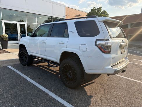 Used 2019 Toyota 4Runner TRD Off-Road Premium AWD/4WD image 5