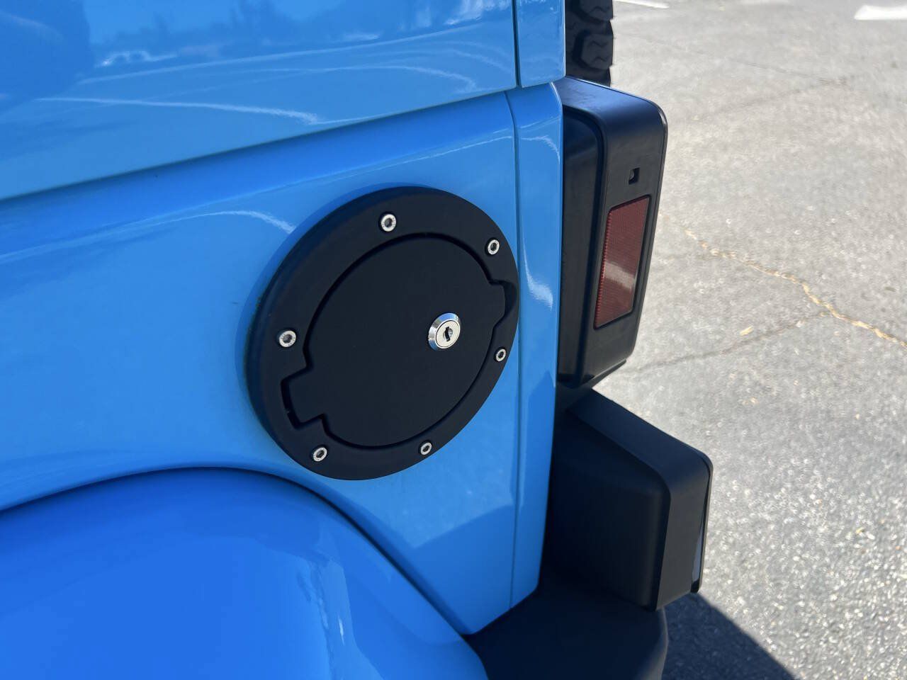 Used 2018 Jeep Wrangler Unlimited Sahara w/ Connectivity Group AWD/4WD image 29