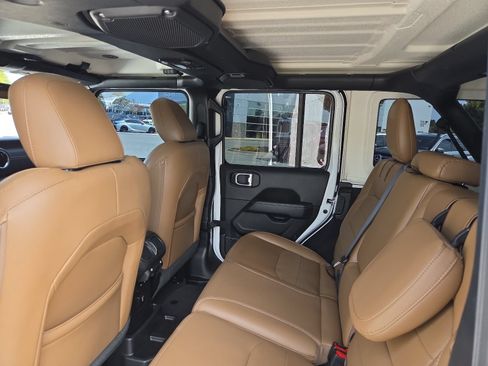 Used 2023 Jeep Wrangler Unlimited Sahara w/ Cold Weather Group AWD/4WD image 10