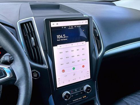 Used 2024 Ford Edge Titanium image 5