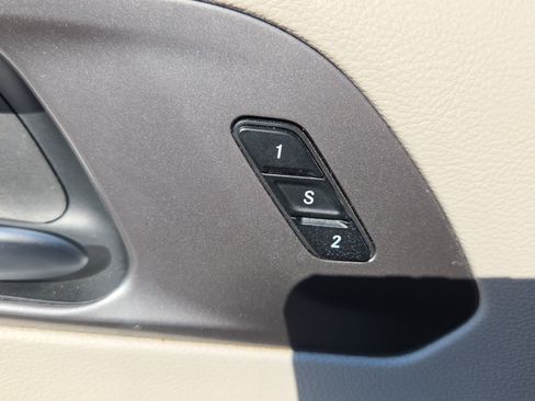 Used 2023 Chrysler Pacifica Touring-L FWD image 28