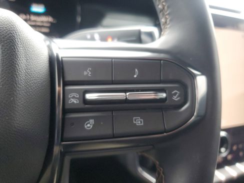 Used 2024 GMC Acadia AT4 image 23