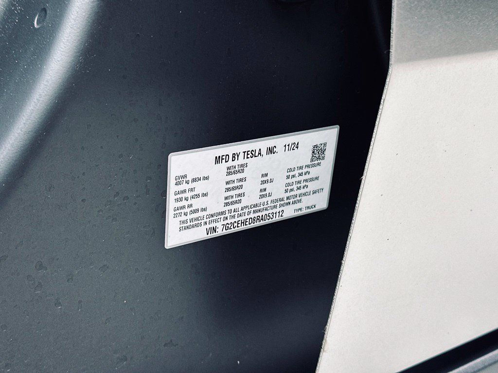 Used 2024 Tesla Cybertruck AWD Crew Cab image 41