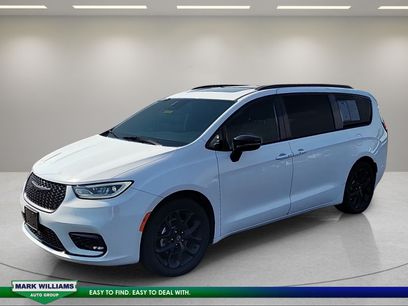 Used 2025 Chrysler Pacifica Limited