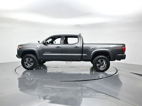 Used 2016 Toyota Tacoma TRD Sport image 7