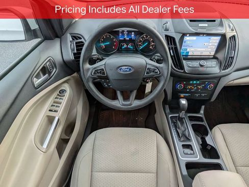 Used 2017 Ford Escape SE w/ Equipment Group 201A FWD image 16