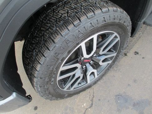 Certified 2022 GMC Sierra 1500 AT4 w/ AT4 Premium Package image 12