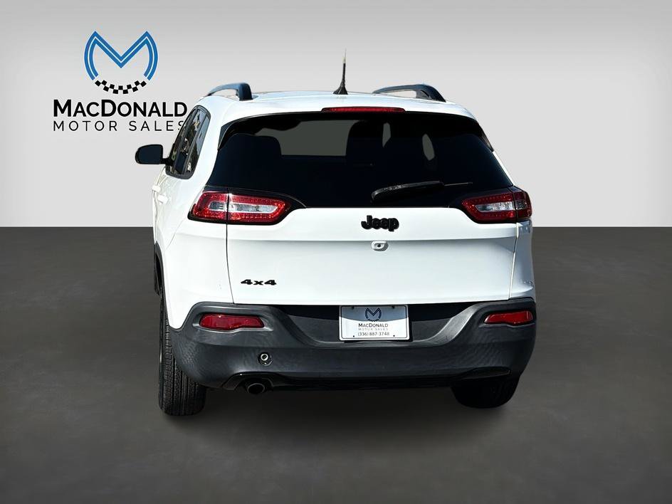 Used 2016 Jeep Cherokee Latitude w/ Cold Weather Group AWD/4WD image 6