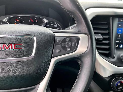 Used 2023 GMC Acadia SLT image 13