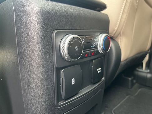 Used 2024 Ford Explorer Limited w/ Limited Technology Package image 29