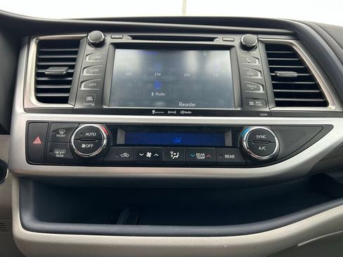 Used 2019 Toyota Highlander Limited Platinum AWD/4WD image 16