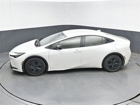 Used 2023 Toyota Prius LE image 23