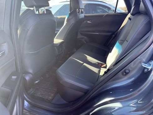 Used 2022 Toyota Venza XLE image 9