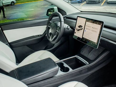 Used 2022 Tesla Model Y Performance AWD/4WD image 17