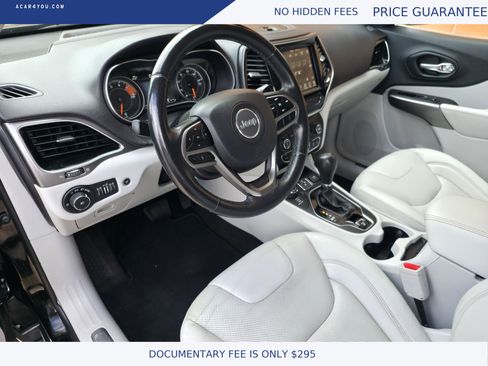 Used 2019 Jeep Cherokee Limited image 18
