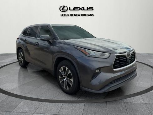 Used 2020 Toyota Highlander XLE image 1