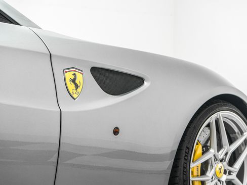 Used 2015 Ferrari FF image 32