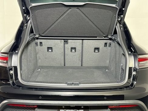 Certified 2026 Porsche Macan AWD/4WD image 26