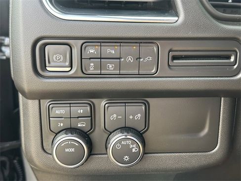 Used 2022 Chevrolet Tahoe LT w/ Luxury Package image 19