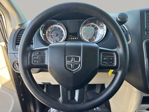 Used 2020 Dodge Grand Caravan SE w/ UConnect Hands-Free Group image 28