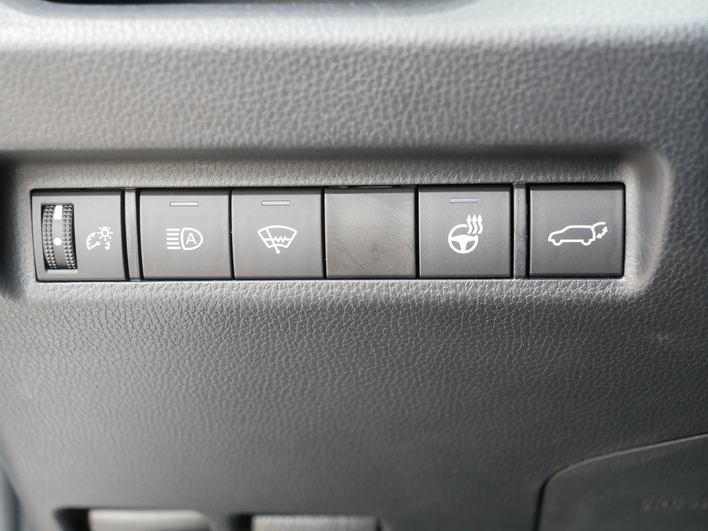 Used 2022 Toyota RAV4 XLE w/ Convenience Package AWD/4WD image 23