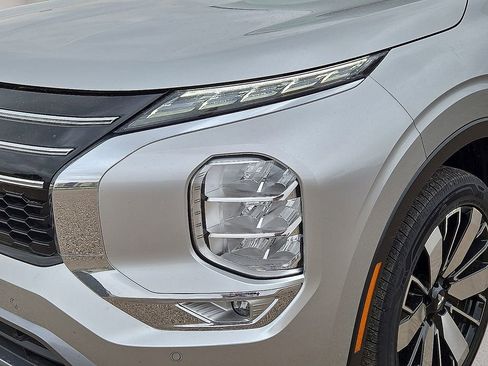 Used 2025 Mitsubishi Outlander SE FWD image 9