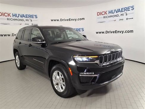 Used 2023 Jeep Grand Cherokee Limited image 3