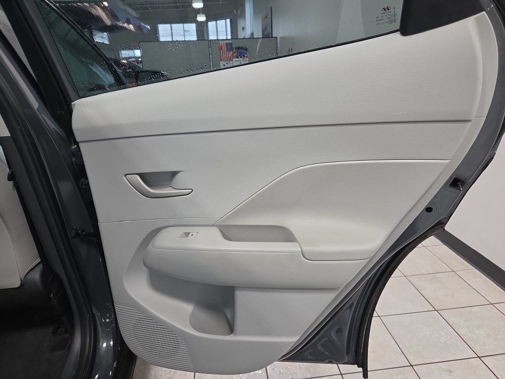 Used 2025 Hyundai Kona SEL AWD/4WD image 14