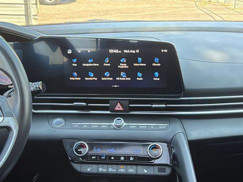 Used 2025 Hyundai Elantra Limited FWD image 17