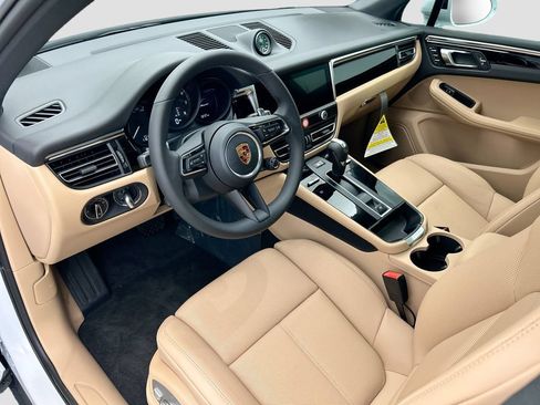 Used 2026 Porsche Macan AWD/4WD image 4