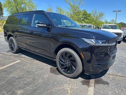 New 2026 Lincoln Navigator L Reserve w/ Jet Appearance Package AWD/4WD image 1