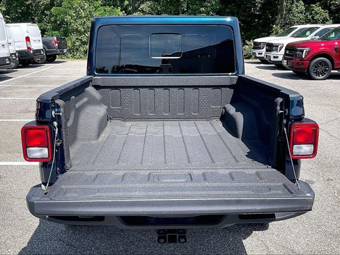 Used 2025 Jeep Gladiator Sport w/ Premium Package AWD/4WD image 35