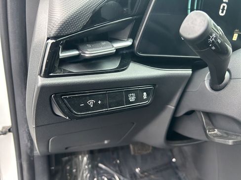 Used 2023 Kia Niro EX image 21