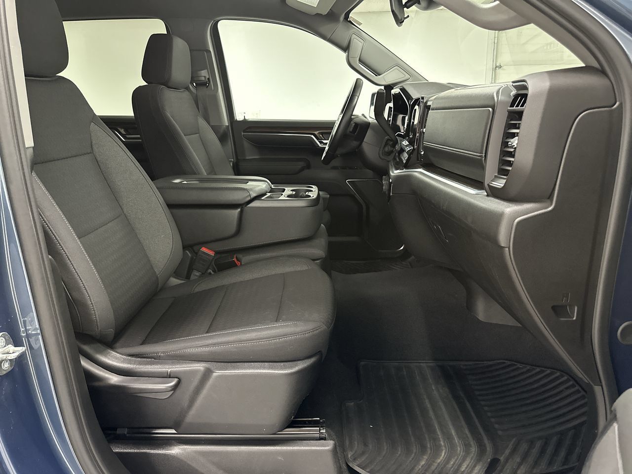 Used 2024 Chevrolet Silverado 1500 LT AWD/4WD image 19