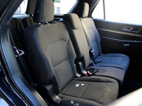 Used 2018 Ford Explorer XLT w/ Equipment Group 201A image 11