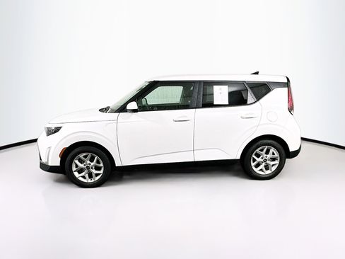 Used 2025 Kia Soul LX w/ LX Technology Package FWD image 4