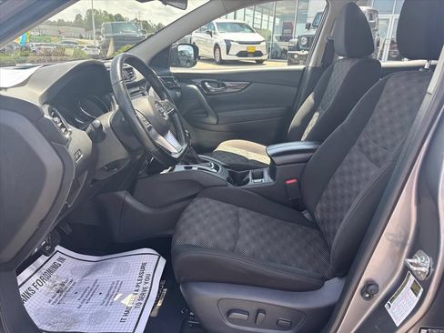 Used 2022 Nissan Rogue Sport SV FWD image 11